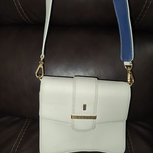 Carlyn sling bag